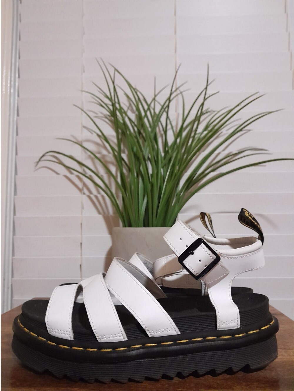 Dr Martens Blaire platform white black leather sandal sz 9 women's - Picture 10 of 10